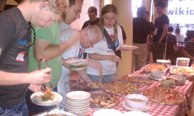 File:Wikia pizza party 2.jpg