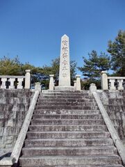 Yi Sam-pyeong Monument 02.jpg