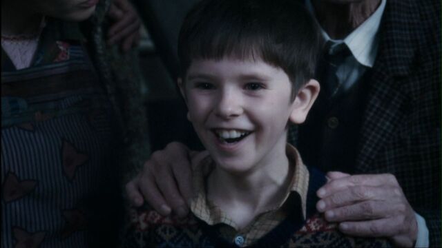 File:Charlie-and-the-Chocolate-Factory-freddie-highmore-21552229-1600-899-1-.jpg
