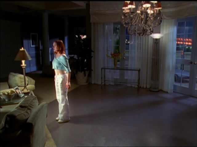 File:PaigeinCole'spenthouse.jpg