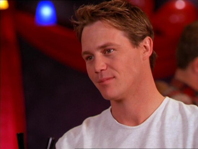 File:2x13-Leo.jpg