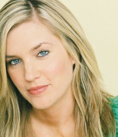 File:Danielle Weeks.jpg