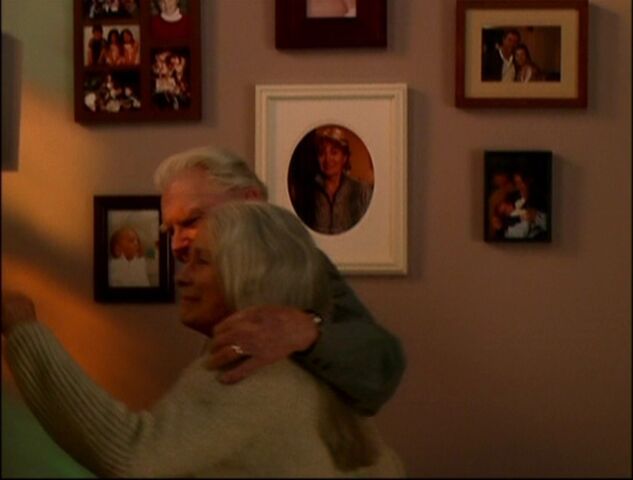 Ficheiro:8x22-ElderlyPiper&Leo.jpg