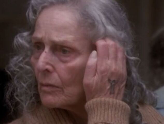 Фајл:1x02-elderly-brittany.jpg