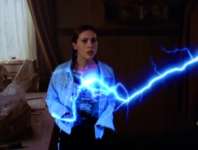 File:Phoebe Shrinking.jpg