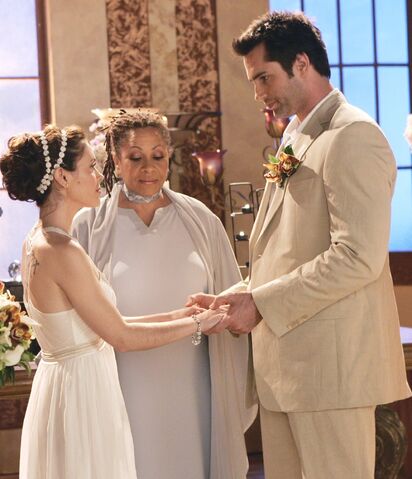 File:PhoebeHalliwell&CoopMarry.jpg