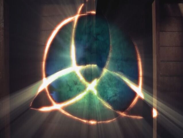 File:2x01-triquetra-02.jpg