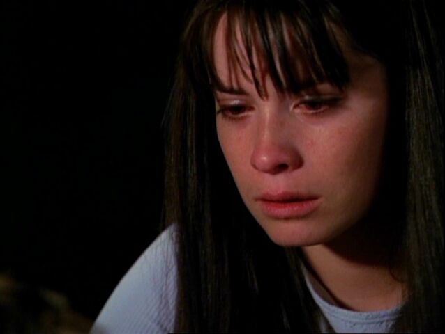 File:Piper Whitelighter Healing.jpg