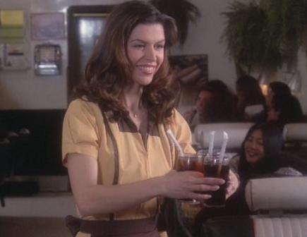 Ficheiro:Patty as a waitress.png