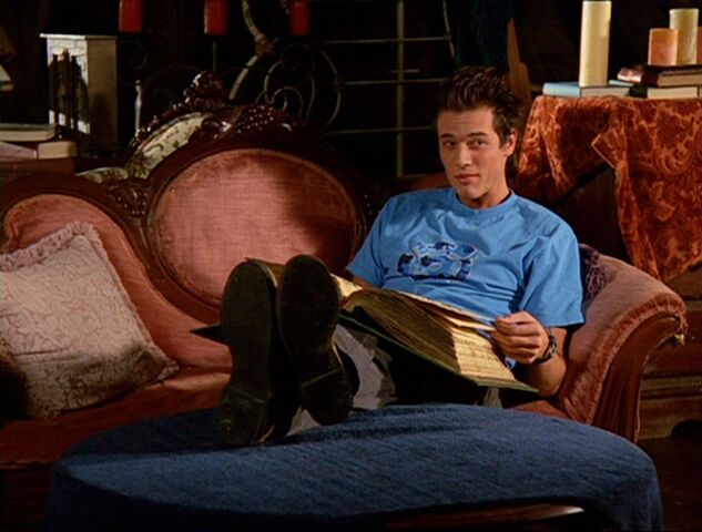 File:Glen discovers BOS.jpg