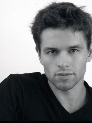 File:Julian-Ovenden1.jpg