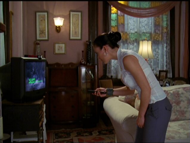 File:PhoebeMovieHear1.jpg