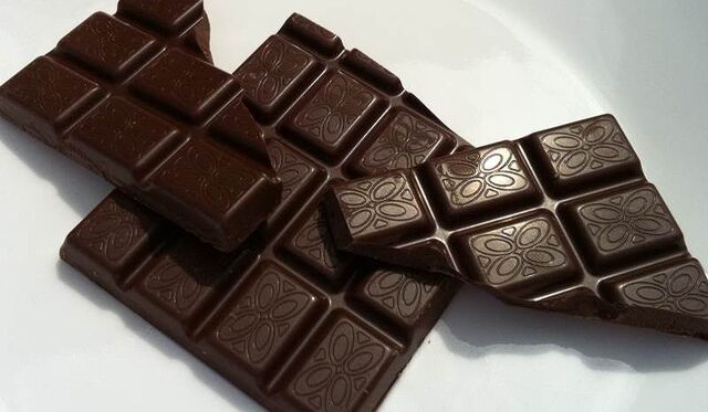 File:Dark-chocolate-bar.jpg