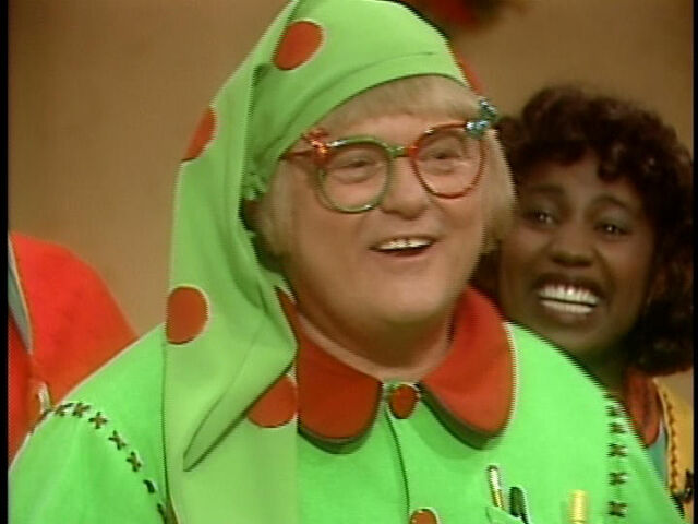 File:GustyWearingGlasses.jpg