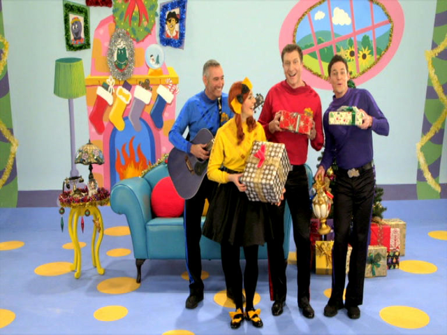 File:TheWigglesPresents.png