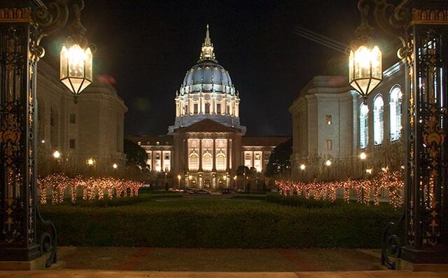 File:City Hall-nite 0055.jpg