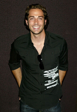 File:Zachary Levi01.jpg