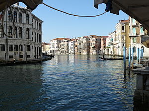 Gran Canal cerca de Rialto.jpg