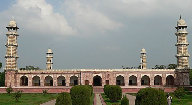 File:PakistanLahoreEmperorJahangir'sTomb.jpg