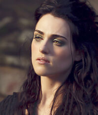 Katie-as-Morgana-S4-katie-mcgrath-28647531-500-584