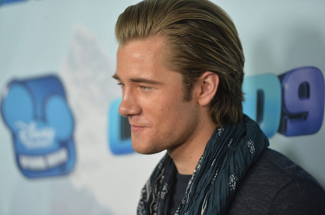 File:Luke Benward- 5ZbHydz7Z44x.jpg