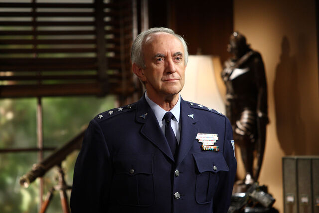 File:JonathanPryceImage4.jpg