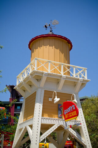 File:Goofys Sky School entrance.jpg