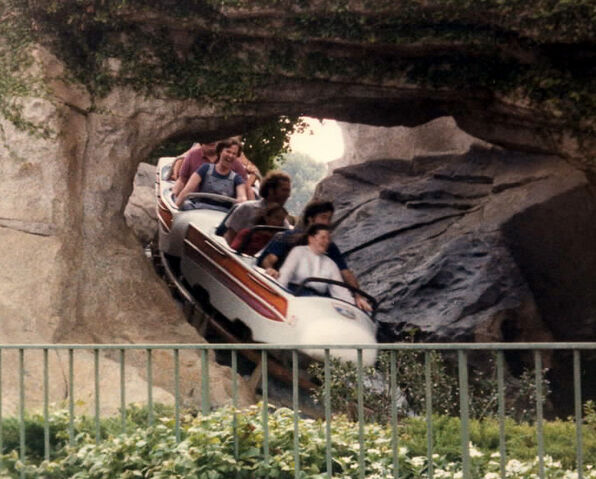 File:MatterhornBobsled83 Wb.jpg
