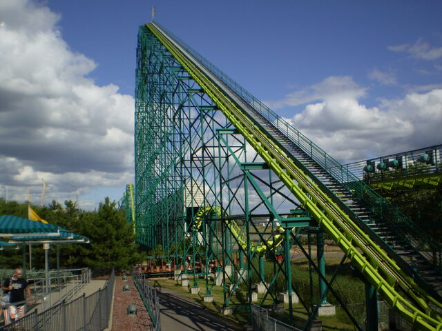 File:Wild Thing lift hill.jpg