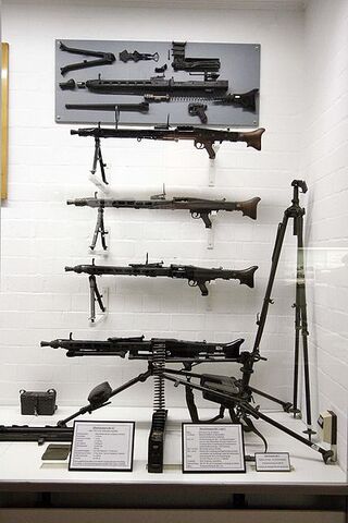 Archivo:MG 42.jpg