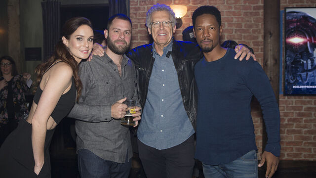 File:Colony s2 premiere sarah carlton tory.jpg