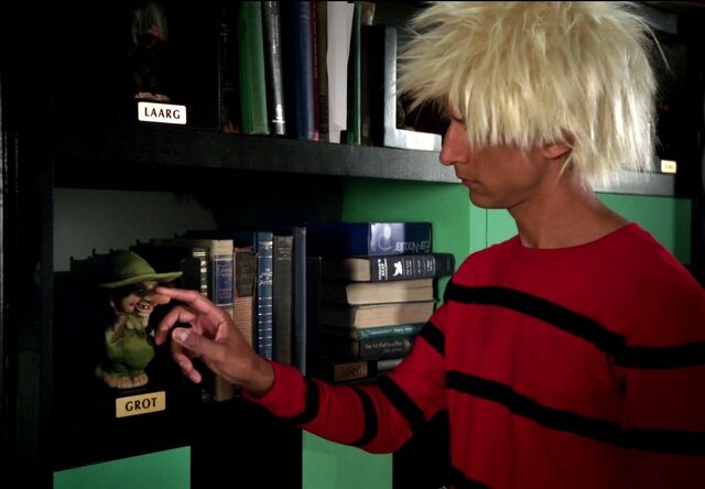 File:Troll doll bookshelf4.jpg