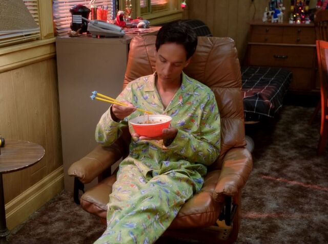 File:3x10 Abed eating noodles.jpg