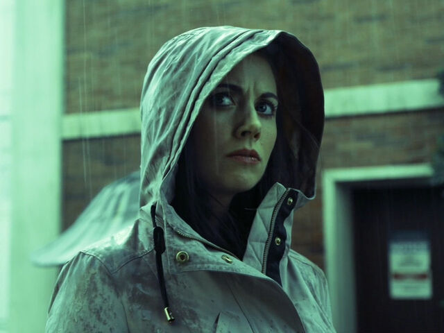 File:5x03-Annie suspicious.jpg