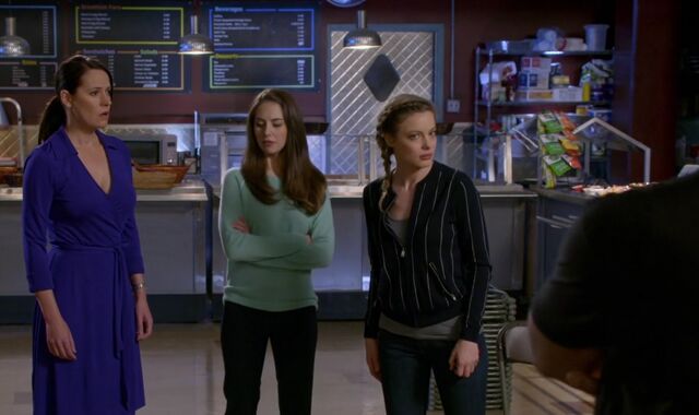 File:S06E06-Committee with Lets.jpg