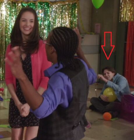 File:S04E07-Long haired guy w Annie and Magnitude.jpg