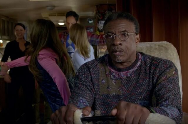 File:S06E10-Elroy driving.jpg
