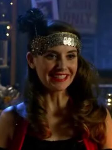 File:S06E01-Annie flapper.jpg
