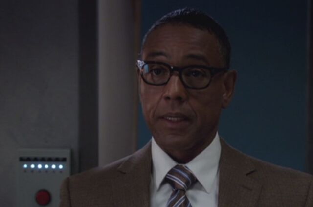 File:S04E02-Gilbert in panic room.jpg