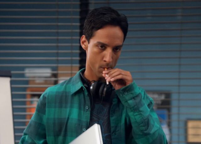 File:1x3 Abed cigarette .jpg