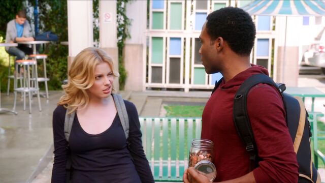 File:4x1 Troy and Britta fountain 3.jpeg