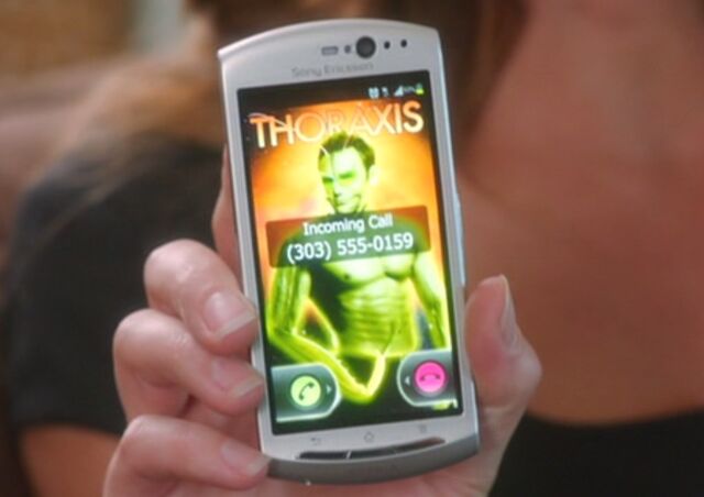 File:S04E03-Lauren phone.jpg