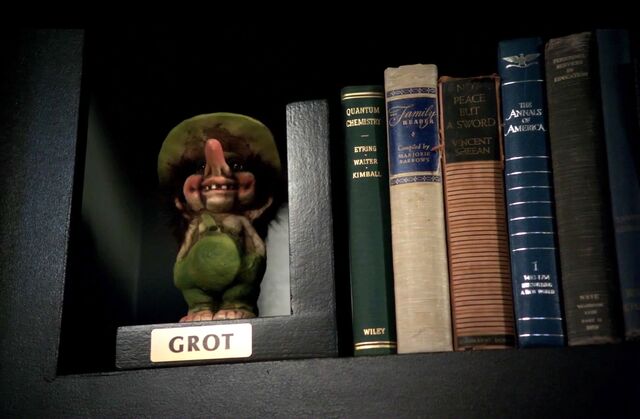 File:Troll doll bookshelf2.jpg
