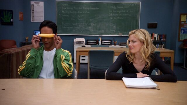 File:1x25 Bannana LeVar Burton.jpg