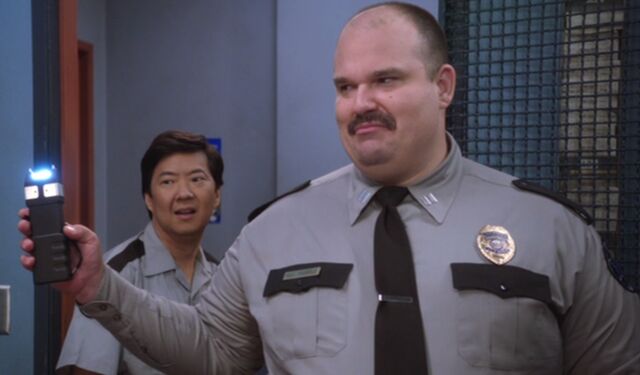 File:S03E02-Nunez with taser.jpg