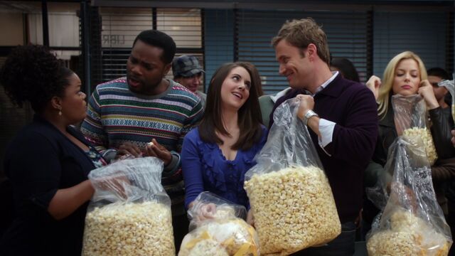 File:2X12 Everybody loves Rich.jpg