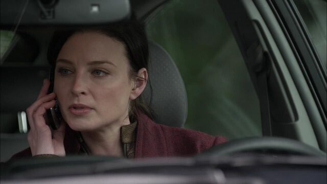 File:1x02 on the phone.jpg