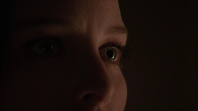 File:1x02 kiera eyes.jpg