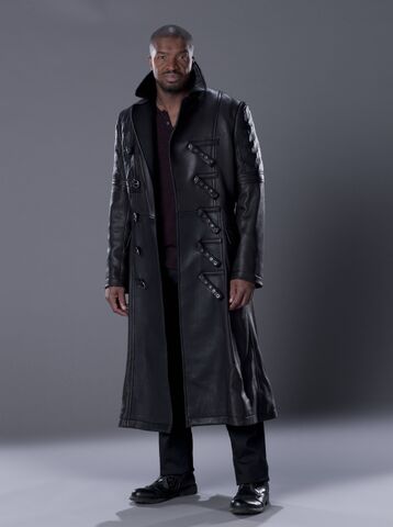 File:Promo Travis S2 02.jpg