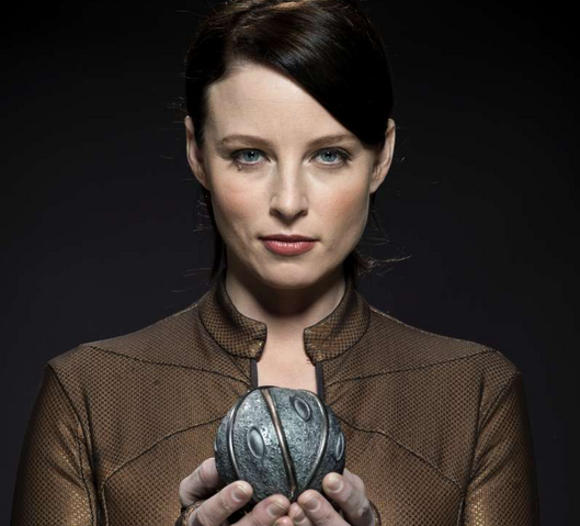 File:Promo Kiera S1 02.png